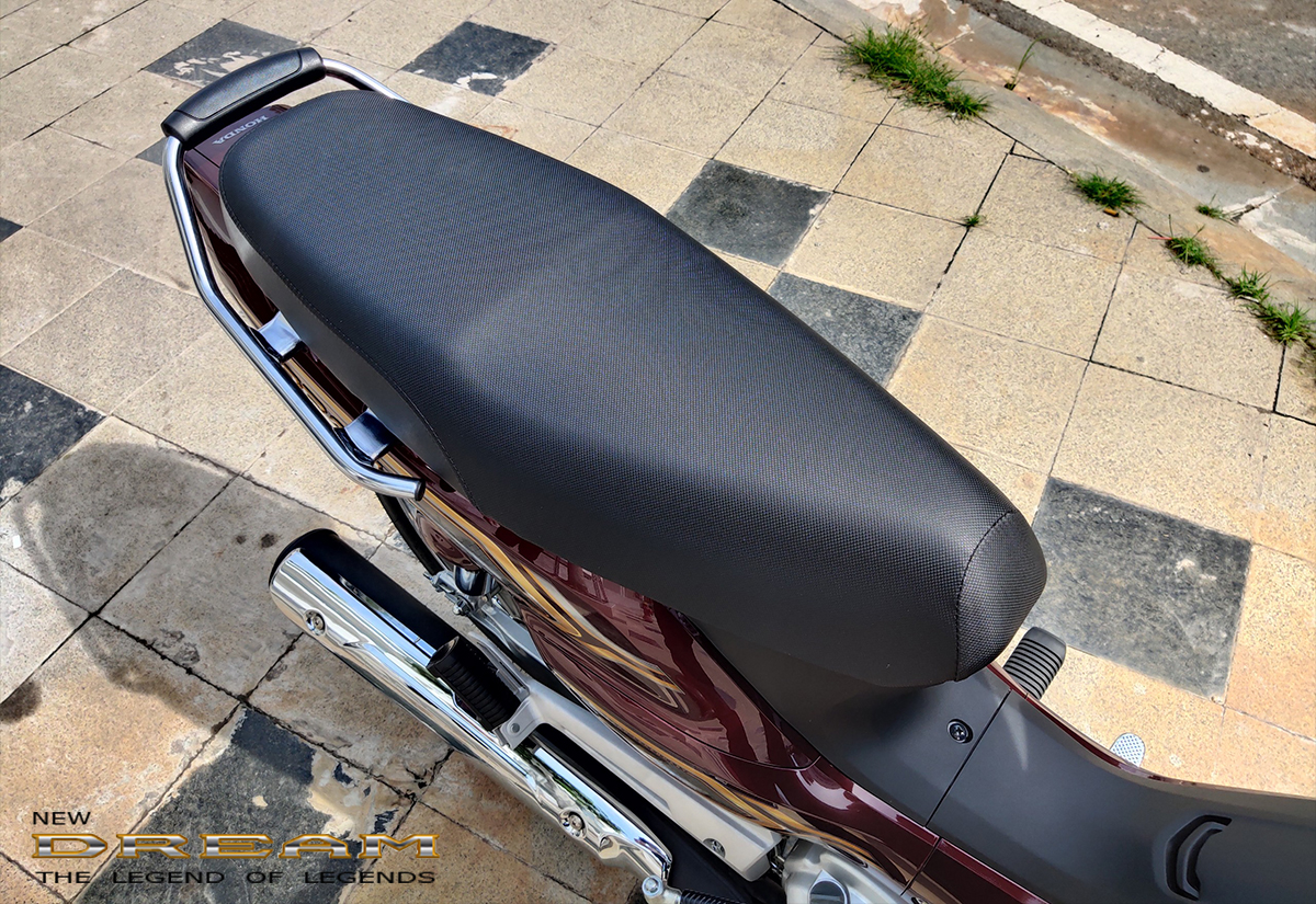 Yên Honda Dream 125 NCX 2024 màu đỏ Yên Honda Dream 125 NCX 2024 màu đỏ